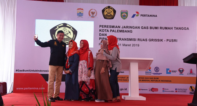 Menteri ESDM Meresmikan Jaringan Gas Rumah Tangga di Palembang