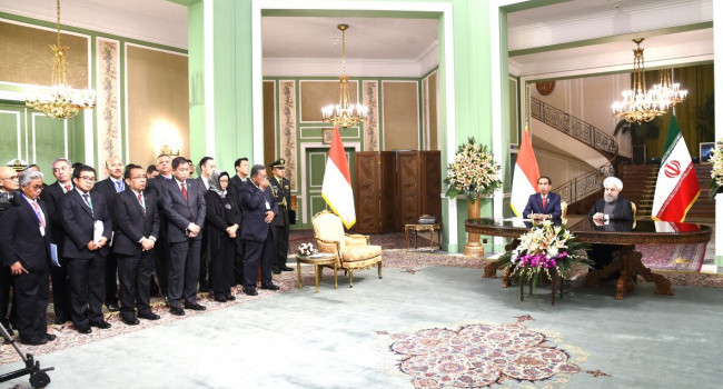 Presiden RI Joko Widodo (Jokowi) didampingi oleh jajaran Menteri Kabinet Kerja, termasuk Menteri ESDM menjajaki kerjasama bidang energi dengan Iran