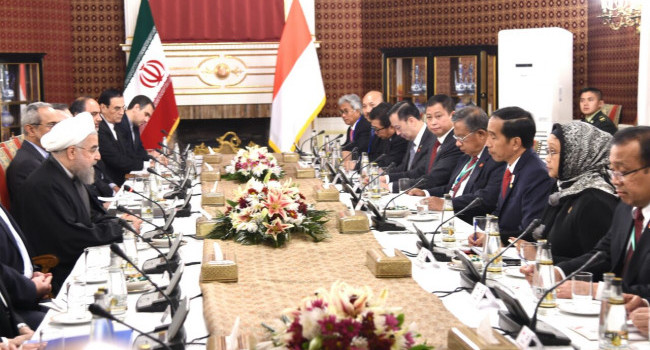 Presiden RI Joko Widodo (Jokowi) didampingi oleh jajaran Menteri Kabinet Kerja, termasuk Menteri ESDM menjajaki kerjasama bidang energi dengan Iran