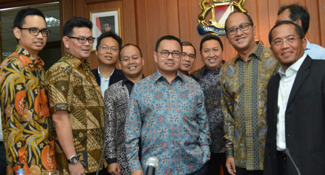 Menteri ESDM foto bersama Ketum & Anggota Kadin