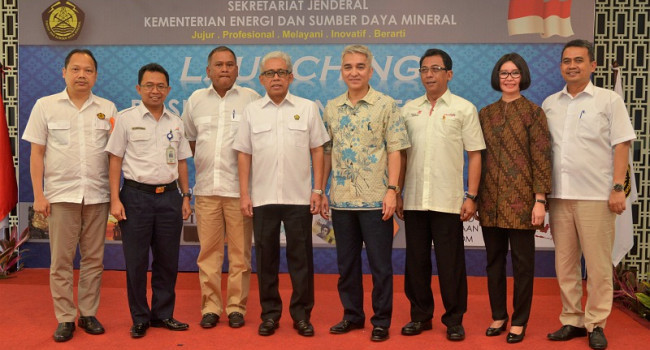 Foto bersama Pejabat Tinggi Madya Kementerian ESDM dengan PT Kereta Api Indonesia dan PT Telkomsigma  