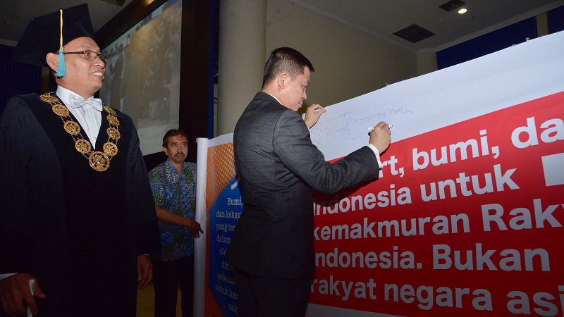 Beri Kuliah Umum di Unair, Jonan Dapat Dukungan Kelola SDA Sesuai Konstitusi