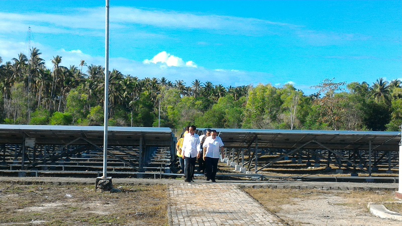 Presiden RI Mengunjungi PLTS Daruba