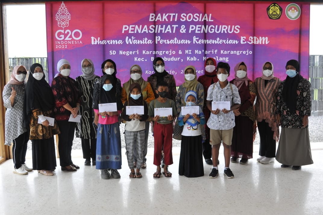  Ratna Arifin Tasrif Pimpin Pemberian Bantuan Dua Sekolah Di Magelang