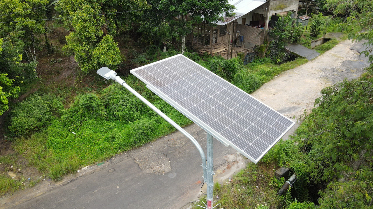 450 Titik PJU-TS Terpasang, Terangi Jalanan Umum 4 Kabupaten di Provinsi Sulsel 