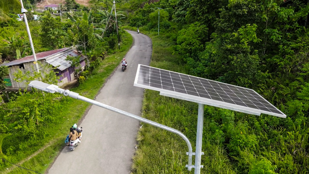 350 PJU-TS Terpasang, Jalanan Papua Barat Semakin Terang