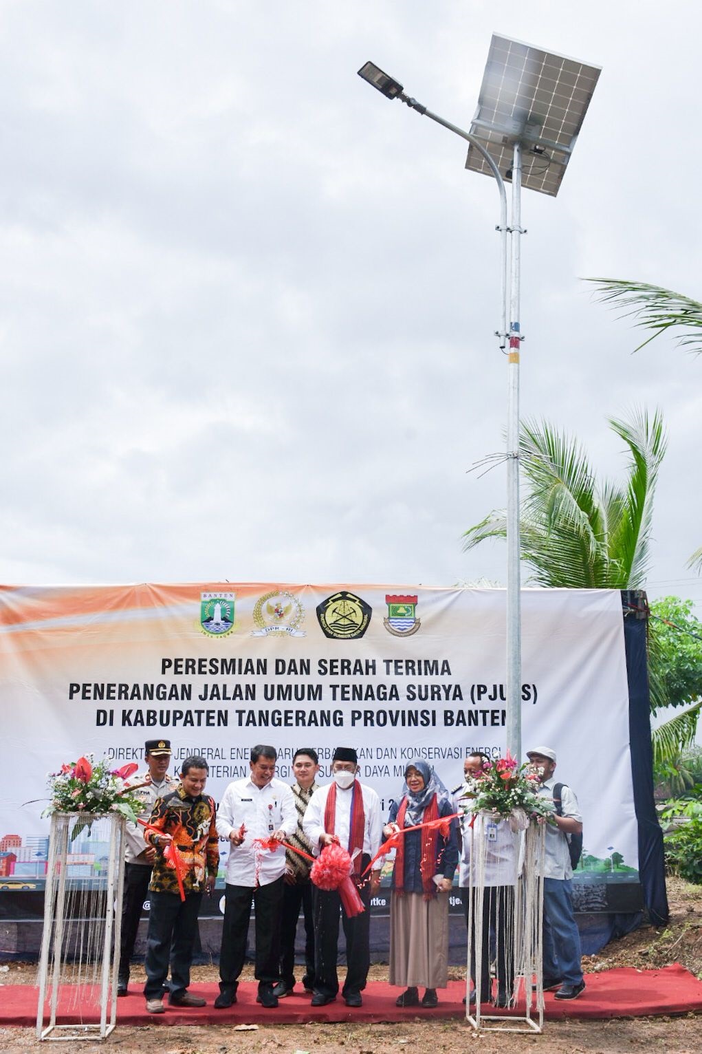 425 Unit PJU-TS Dukung Penerangan Jalanan Banten
