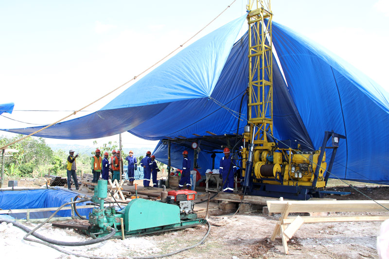 Badan Geologi Angkut 3 Truk Peralatan Untuk Lakukan Kajian Cat Watuputih Tahap II