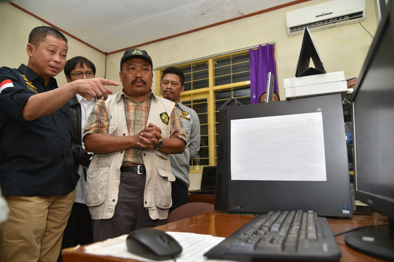 BERITA FOTO: Menteri Jonan Tinjau Pos Pengamat dan Posko Bantuan Gunung Agung