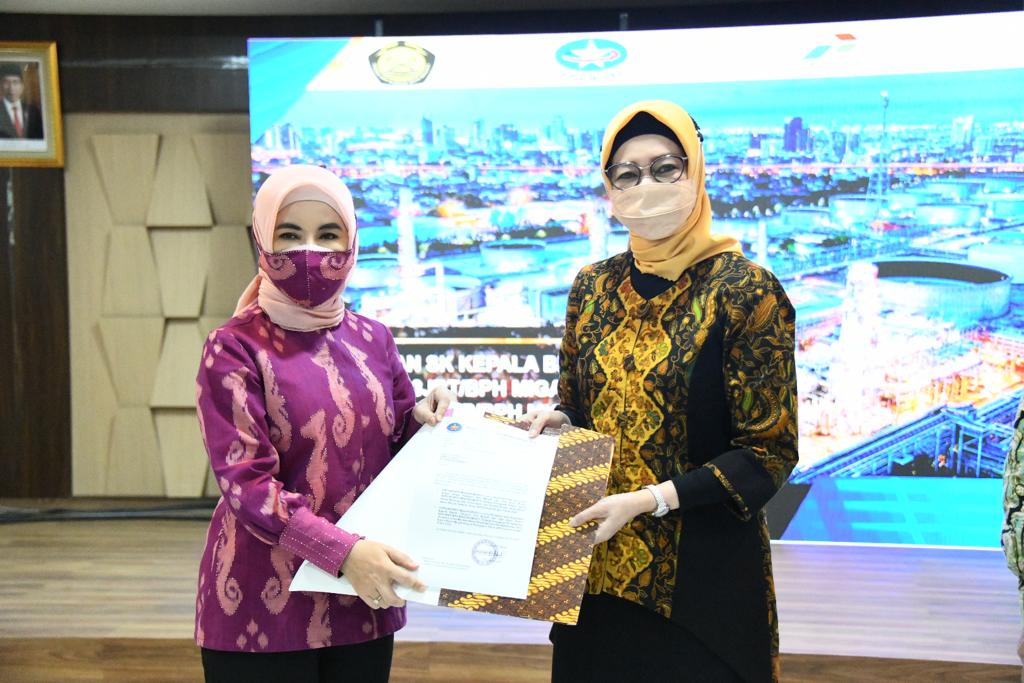 BPH Migas Serahkan SK Pelaksanaan Penyediaan Pendistribusian JBT dan JBKP 2018-2022 