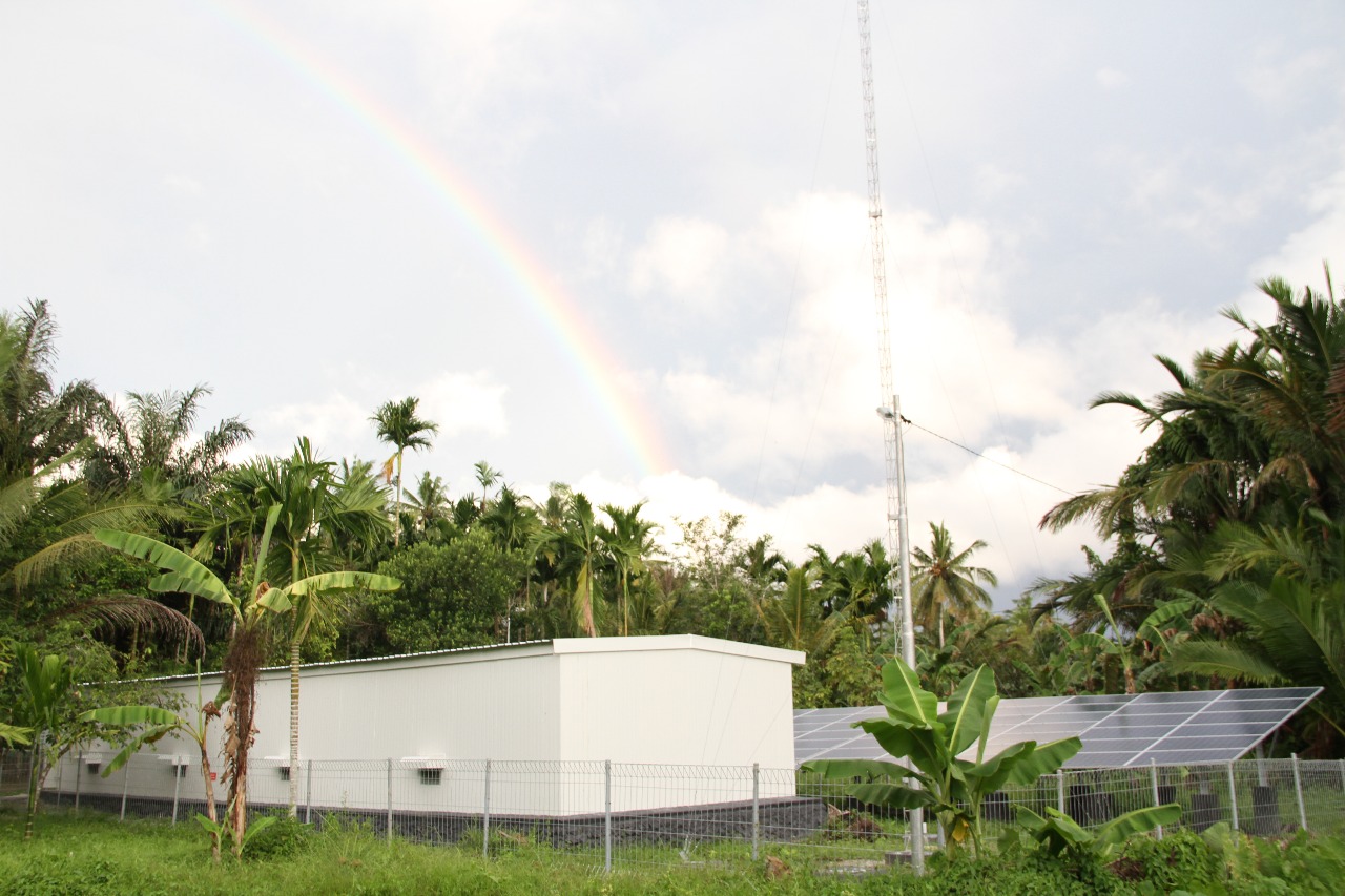Catatan Perjalanan: Pelangi di Atas “Lantai Kaca” Desa Amdui