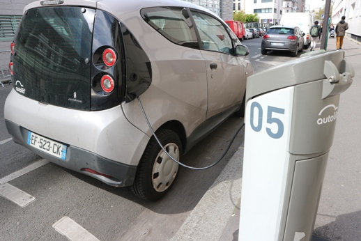 Cerita dari Paris (1): Mengulik Industri “Sewa Mobil Listrik” Ala Kota Pintar