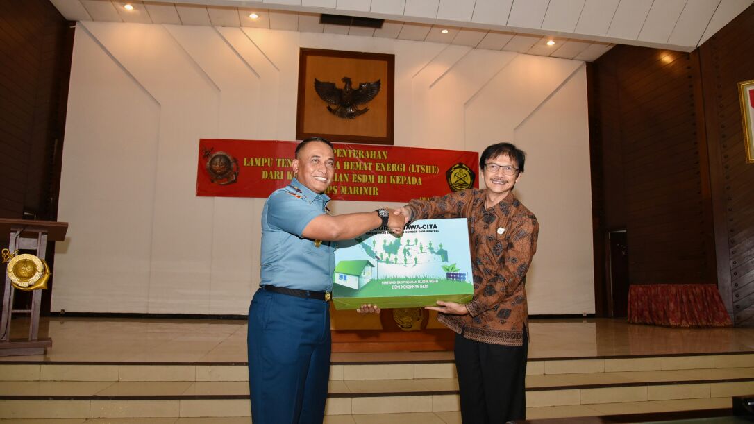 Dukung TNI Jaga NKRI, Kementerian ESDM Serahkan 200 Unit LTSHE