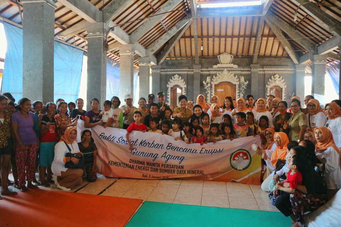 DWP Kementerian ESDM Berikan Bantuan Sosial Bagi Warga Terdampak Erupsi Gunung Agung
