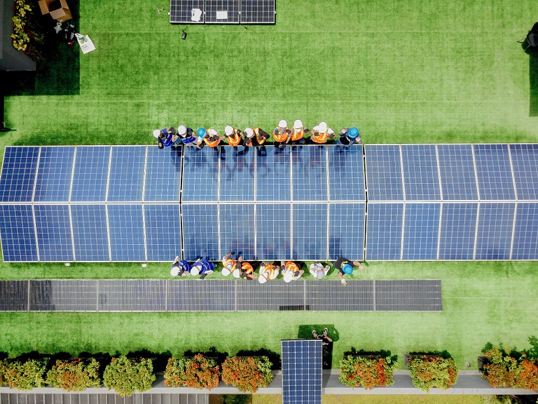 ESDM Bekali Mahasiswa Gerilya dengan Praktek Instalasi PLTS Atap di PT SEI