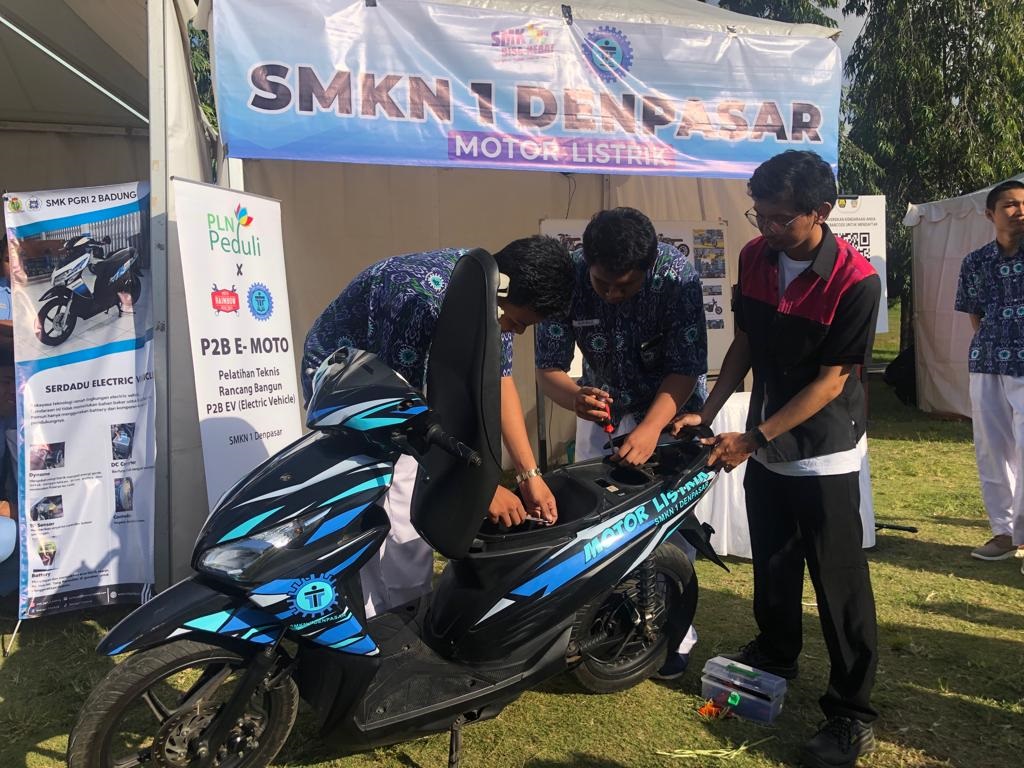 Gelaran Roadshow Program Konversi Motor Listrik, Ajang Sekolah Kejuruan Binaan Kementerian ESDM Unjuk Gigi