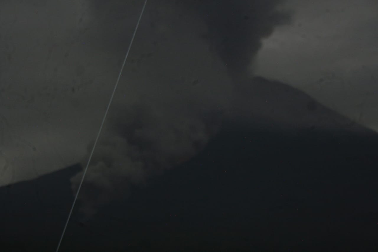 Gunung Semeru Luncurkan Awan Panas, Masyarakat Diimbau Hindari Wilayah Ini