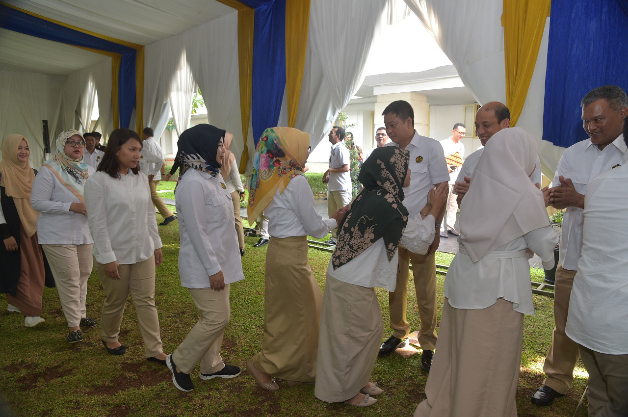 Hari Pertama Kerja, Menteri dan Wakil Menteri ESDM Cek Kehadiran Pegawai Lewat Halal Bihalal