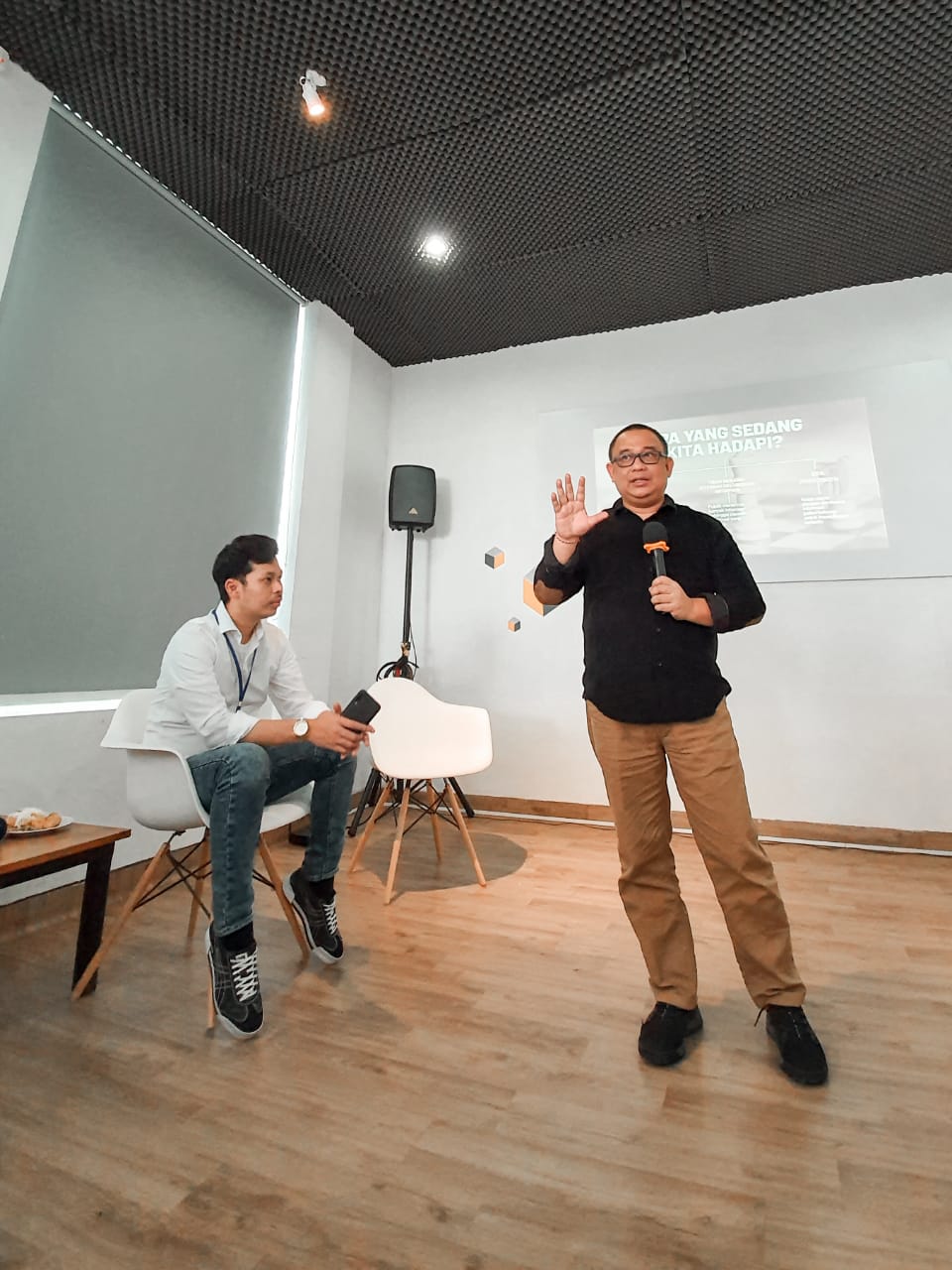  State Palace: President is Serious about Constructing Oil Refineries and Developing NRE