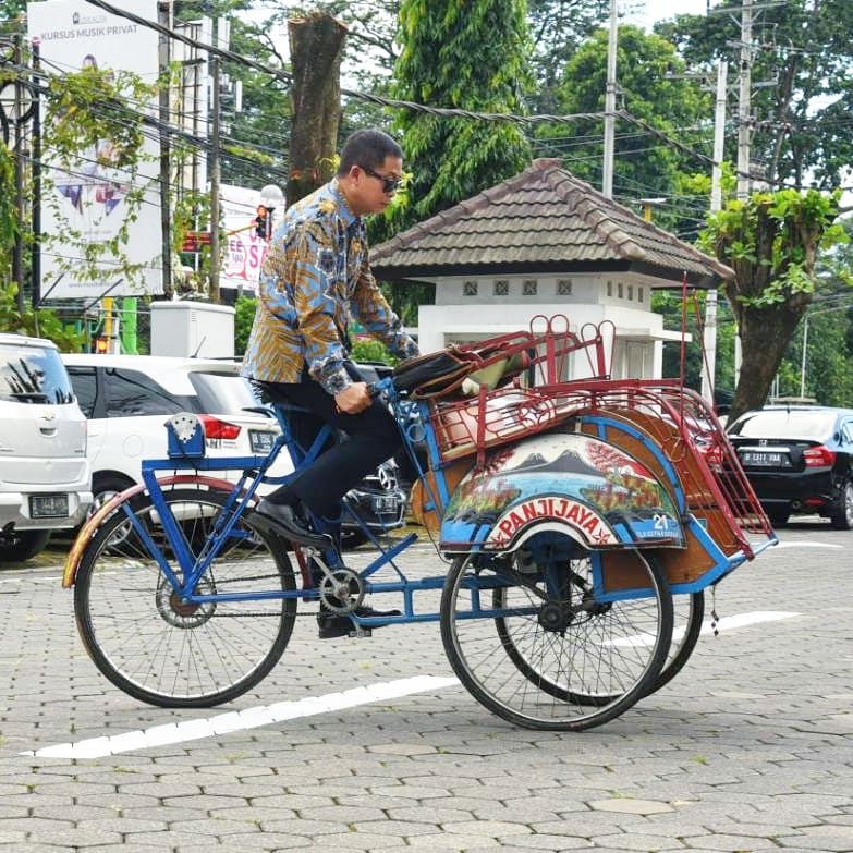 Jajal Becak Listrik, Menteri Jonan: Memanusiakan Angkutan Publik yang Sudah Mengakar di Masyarakat