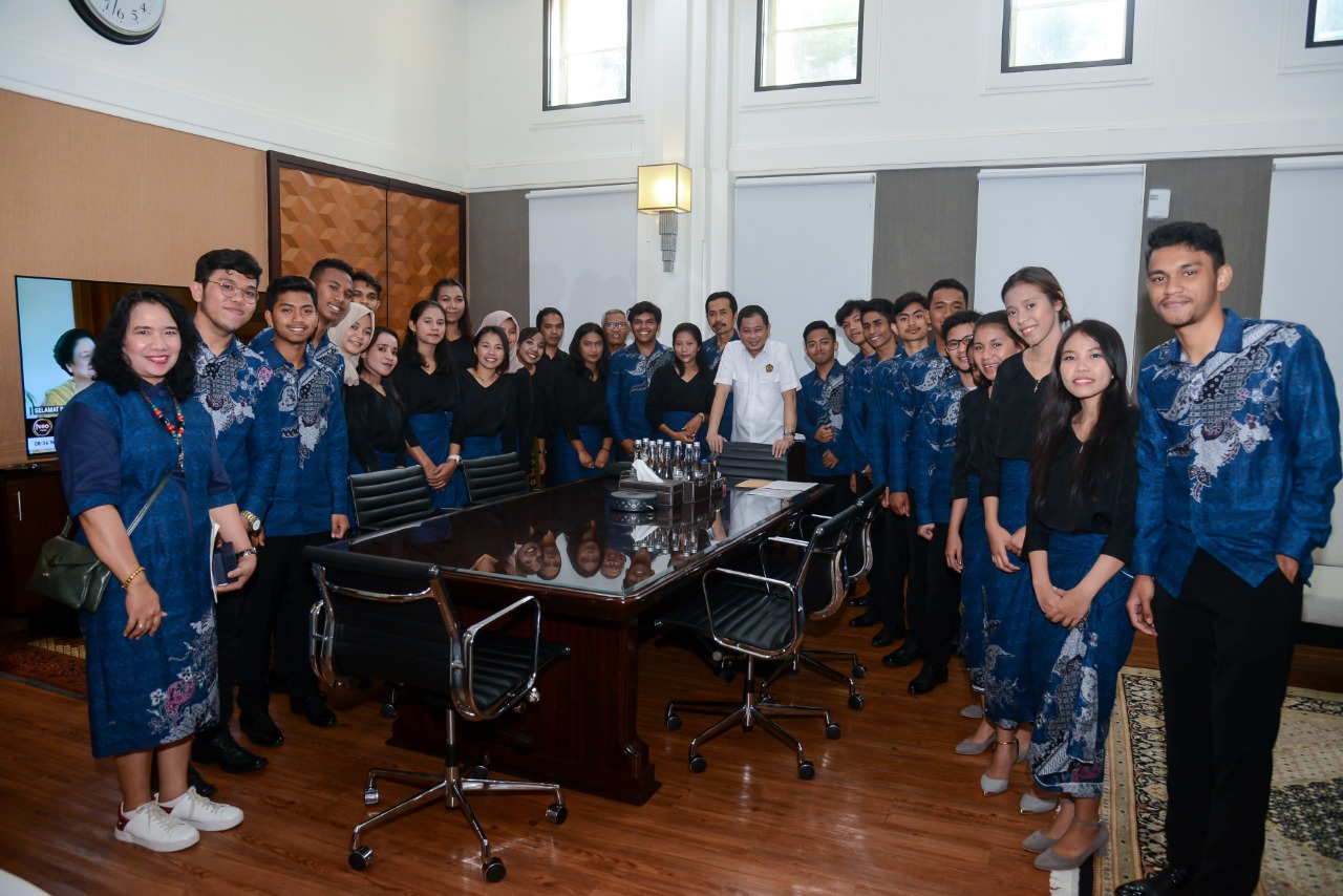 Jaket Menteri untuk Effendi, Apresiasi Alunan Melodi dari Sektor Energi