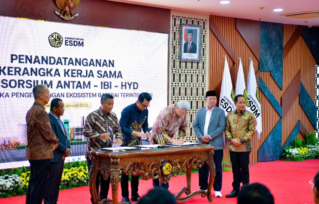 Jalankan Program Hilirisasi, Menteri Bahlil Saksikan Kesepakatan Konsorsium untuk Ekosistem Baterai Terintegrasi