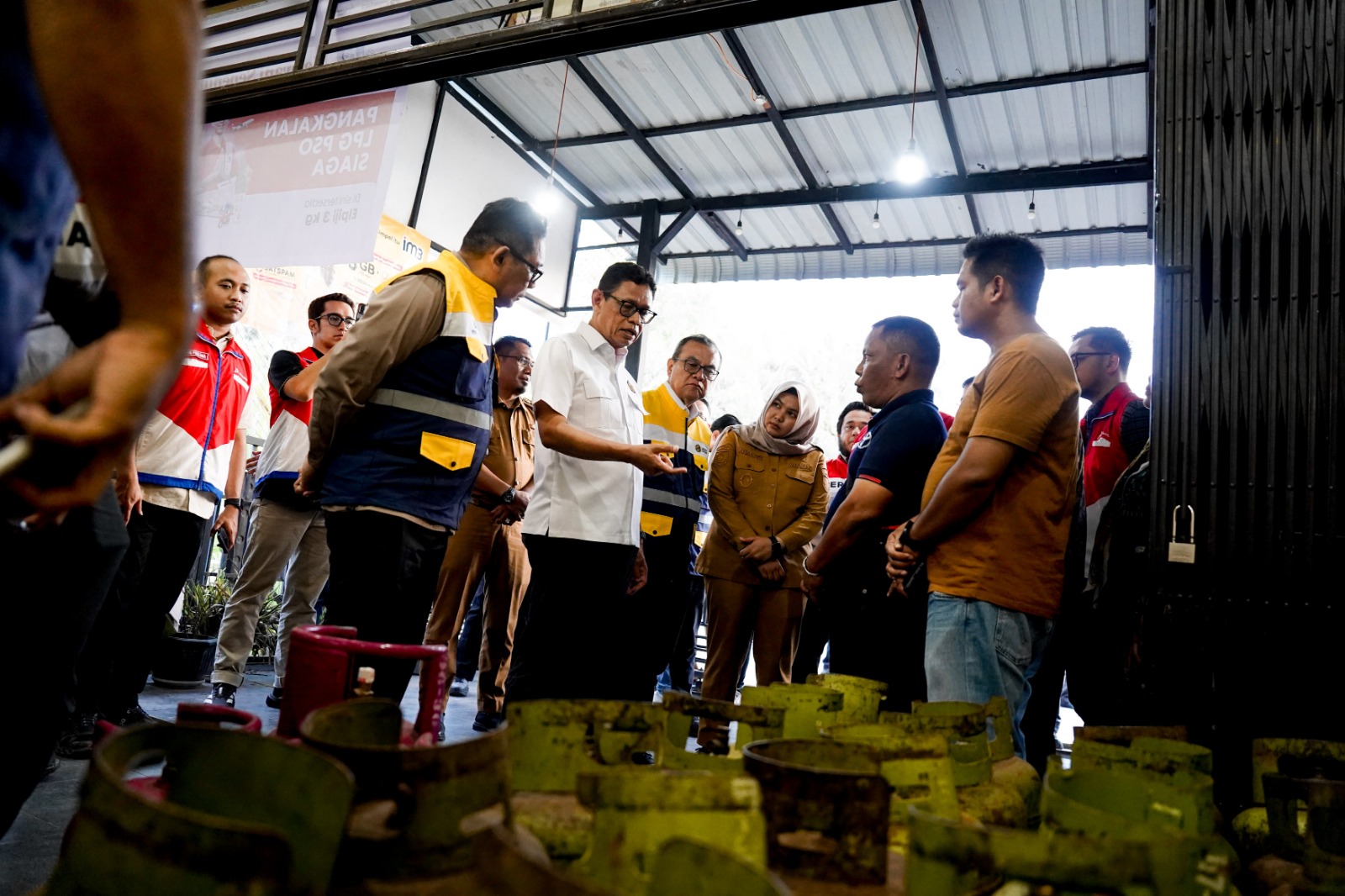 Jamin Ketersediaan BBM & LPG, Wamen ESDM Tinjau Pangkalan Gas di Mandailing Natal