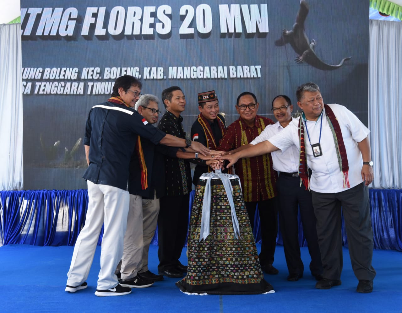 Kembali Kunjungi NTT, Menteri Jonan Resmikan Sejumlah Proyek Infrastruktur Kelistrikan dan Program 11.000 Sambungan Listrik Gratis