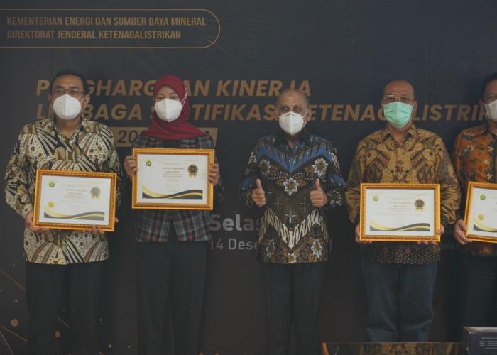 Kementerian ESDM Anugerahkan Penghargaan ke 27 Lembaga Sertifikasi Ketenagalistrikan