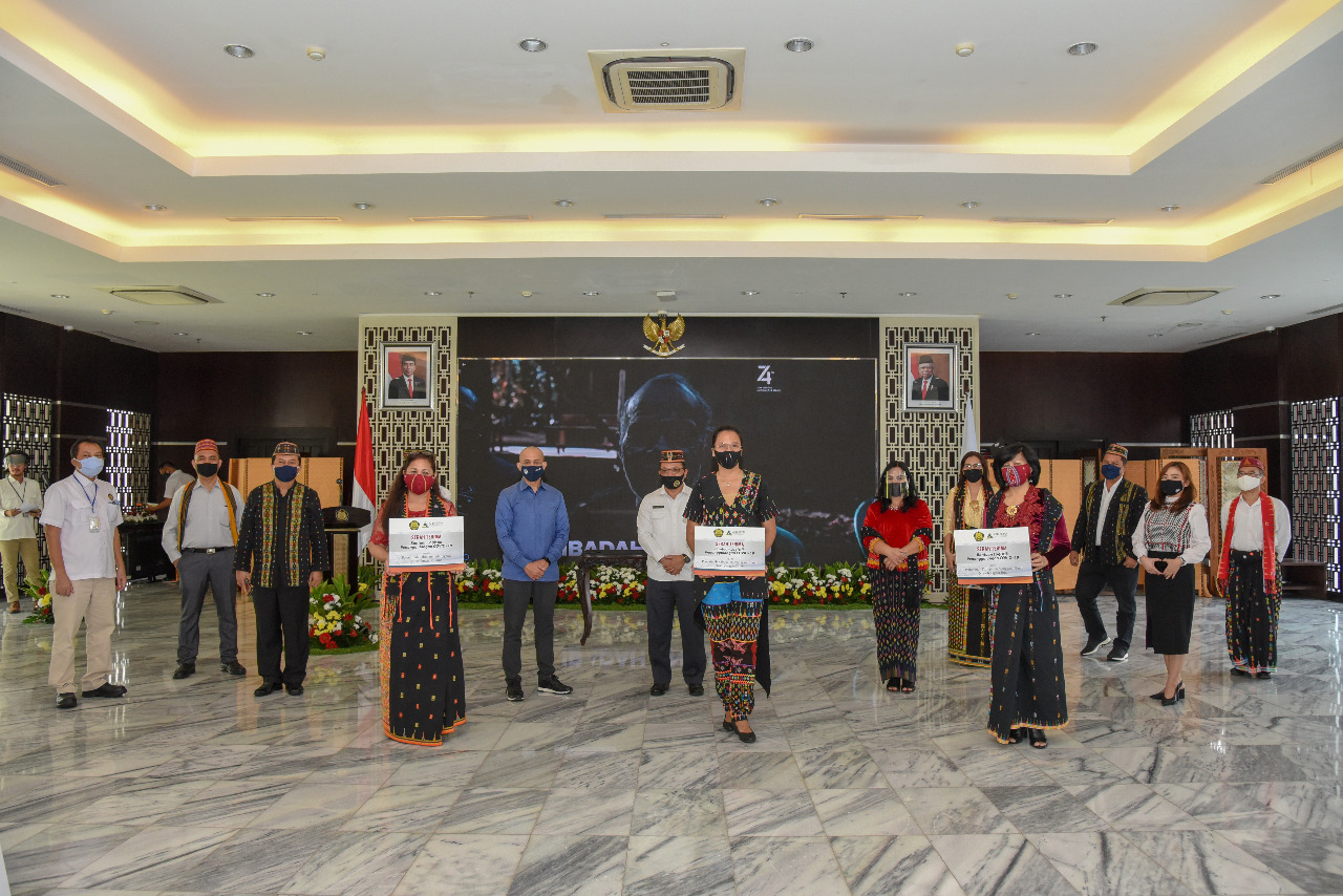 Kementerian ESDM Berikan Bantuan Kepada Perwakilan Masyarakat Manggarai, NTT