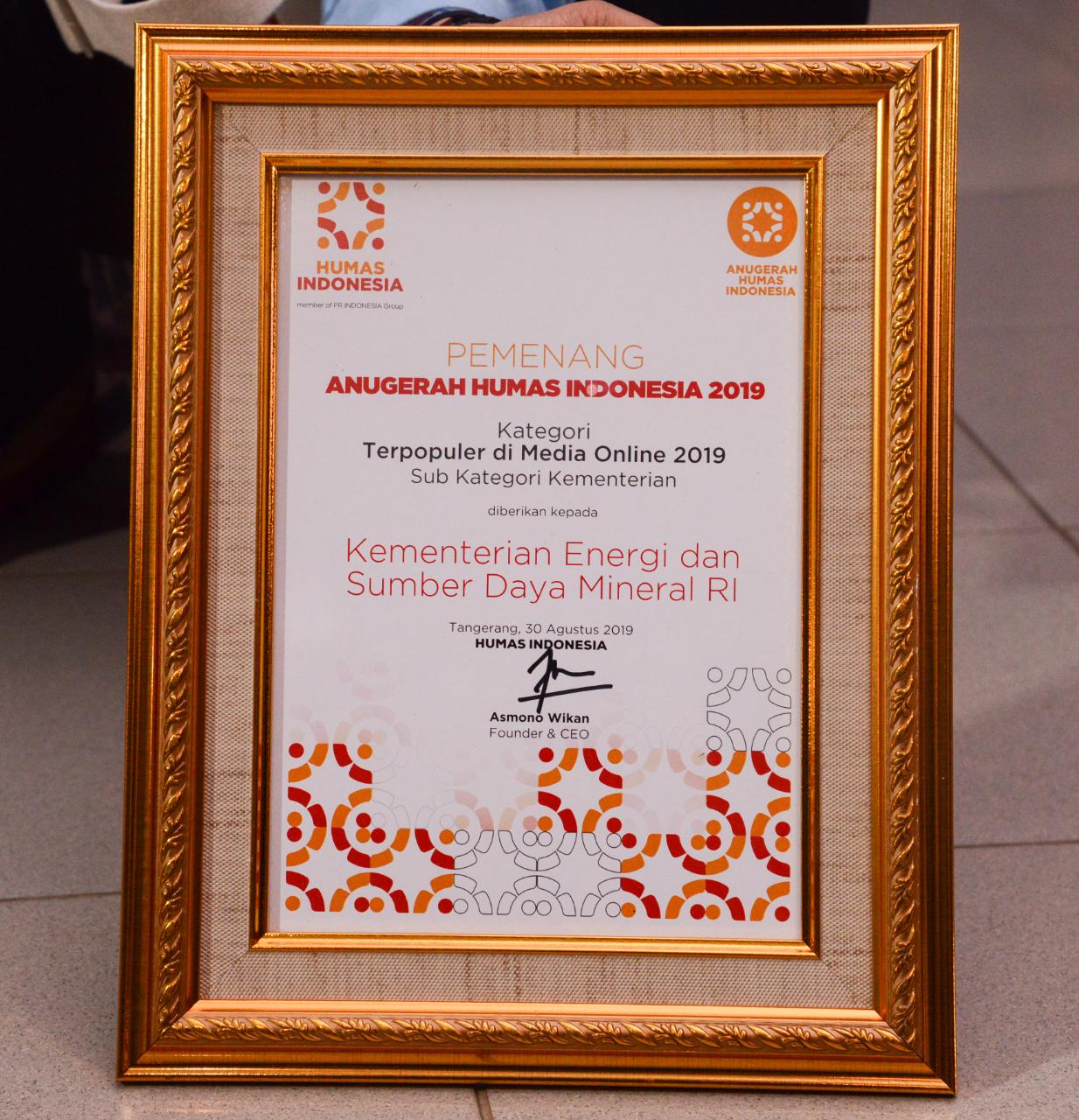 KEMENTERIAN ESDM RAIH PENGHARGAAN KEMENTERIAN TERPOPULER AHI 2019