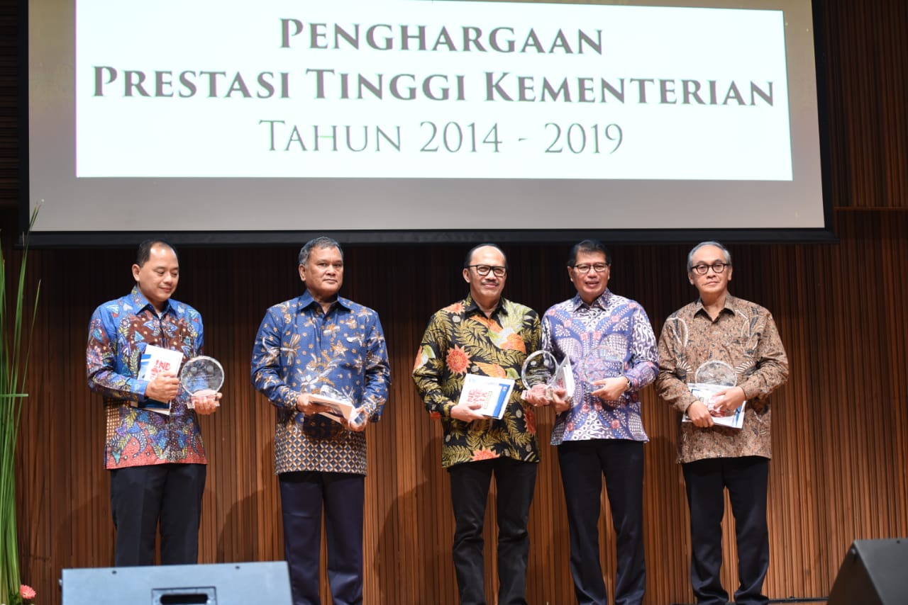 Kementerian ESDM Terima Penghargaan Prestasi Tinggi Kementerian dari IAMPI