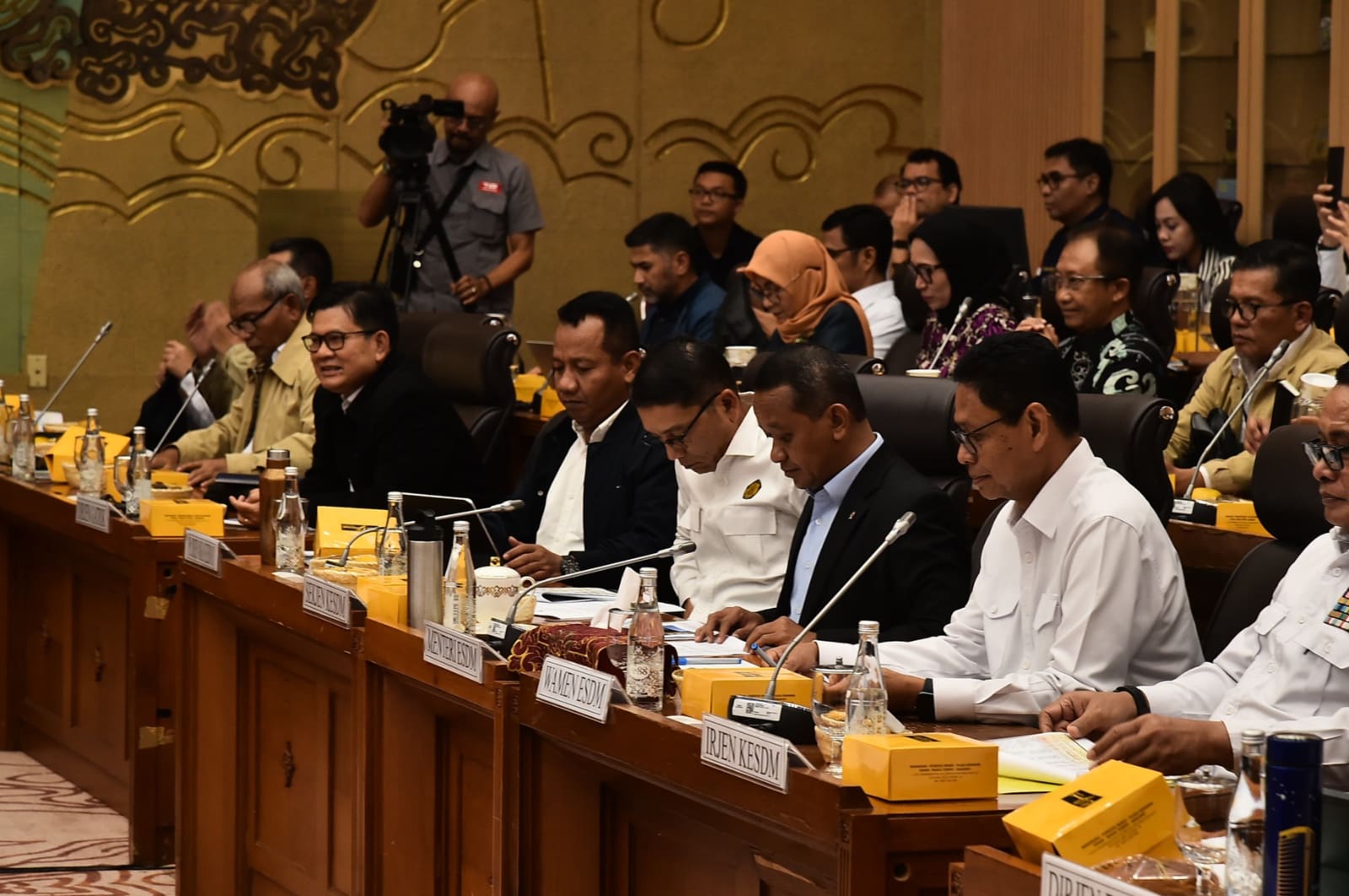 Komisi XII DPR RI dan Menteri ESDM Sepakati Asumsi Dasar Sektor ESDM RAPBN 2026