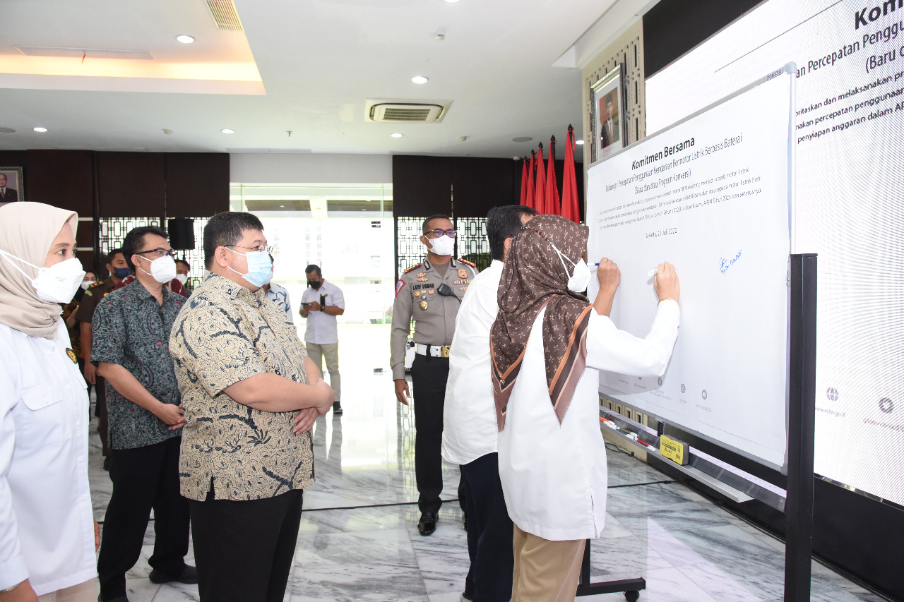 Komitmen Konversi Seribu Sepeda Motor Penggerak BBM Ke Listrik Terus Diperkuat