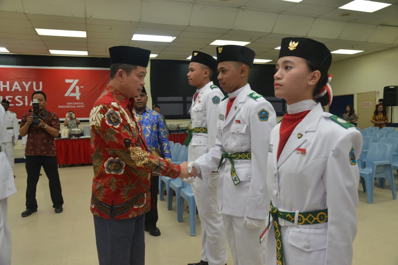 Kukuhkan Paskibra HUT  ke-74 RI di Tembagapura, Menteri Jonan: Di Indonesia Tidak Ada Ideologi Lain Selain Pancasila