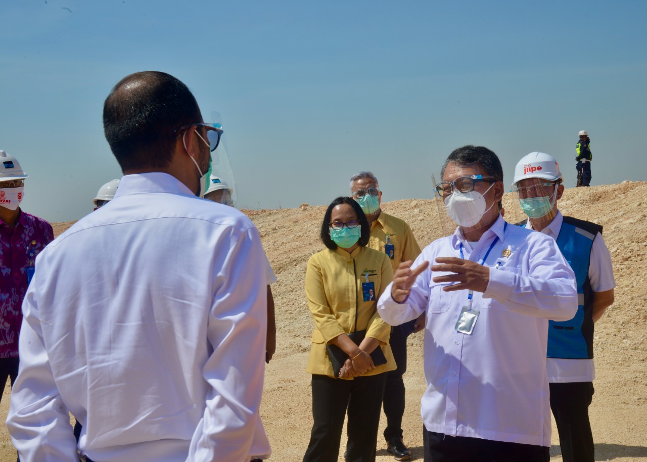 Kunjungi Proyek Smelter PT FI di Gresik dan Proyek Kilang Tuban, Menteri ESDM Minta Penyelesaiannya  Dipercepat