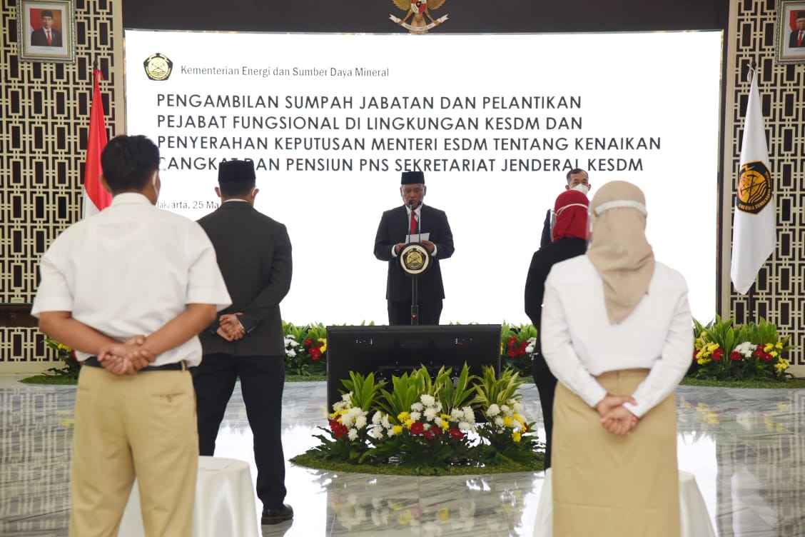 Lantik Pejabat Fungsional, Sekjen KESDM: Soliditas, Sinergi dan Inovasi Adalah Kunci