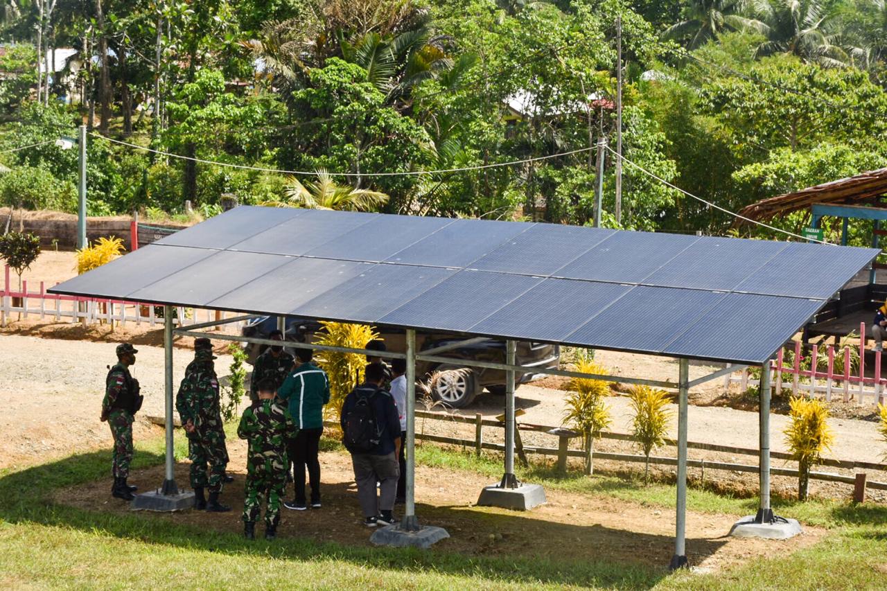 Listrik Energi Surya Terangi 9 Pos Jaga di Perbatasan Papua