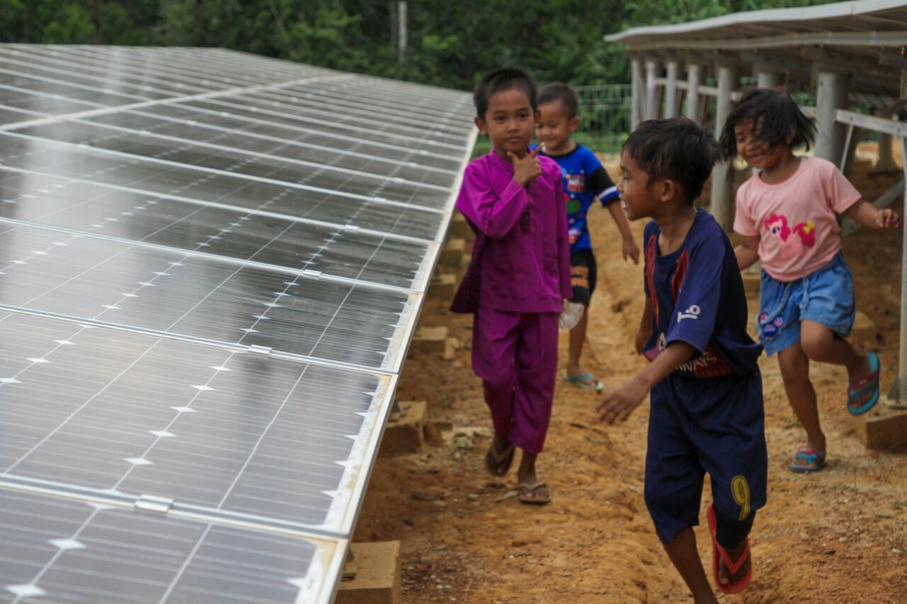 Listrik Terjangkau Hadir di Bencah Umbai Melalui PLTS Terpusat 50 kWp 