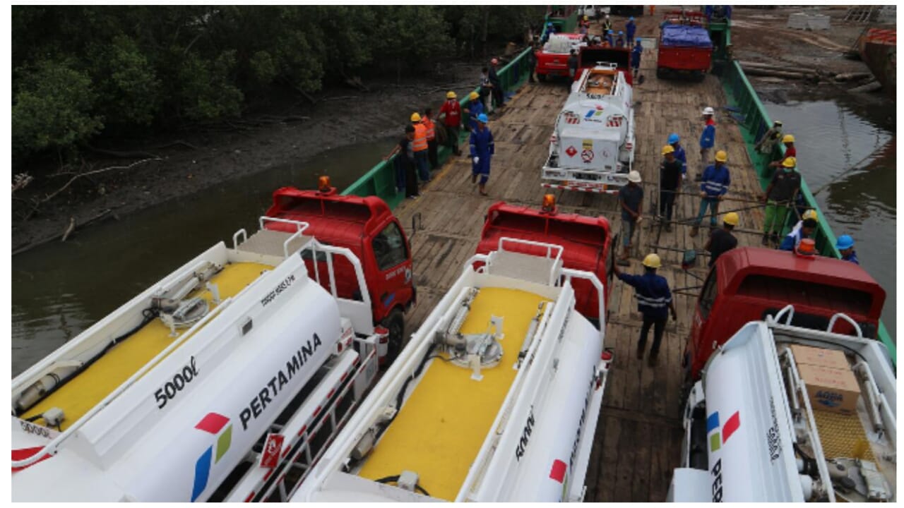LPG dan Truk BBM Dikirim Pakai Kapal dari Balikpapan