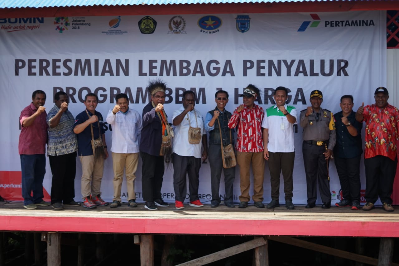 Masyarakat Distrik Siret, Kabupaten Asmat -Papua, Kini Nikmati BBM Satu Harga