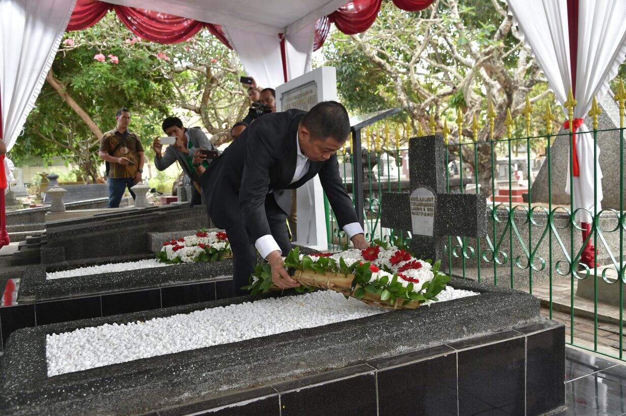 Memperingati Hari Jadi Pertambangan dan Energi, Menteri ESDM Beri Penghormatan kepada Pahlawan Nasional Ari Lasut