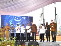 Menteri ESDM Dampingi Presiden RI Resmikan Groundbreaking Pabrik Pipa di Batang