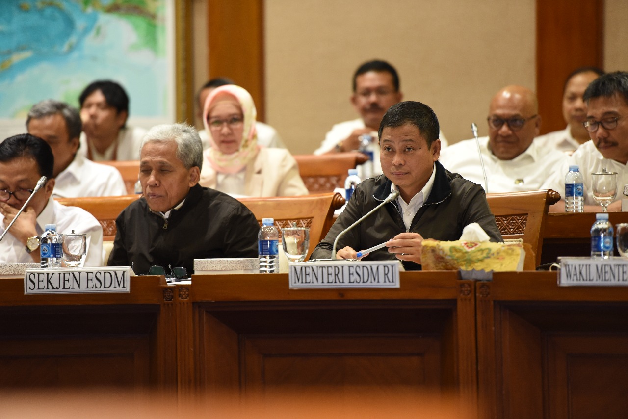 Menteri ESDM dan Komisi VII DPR Sepakati Asumsi Makro Sektor ESDM RAPBN-P 2017 