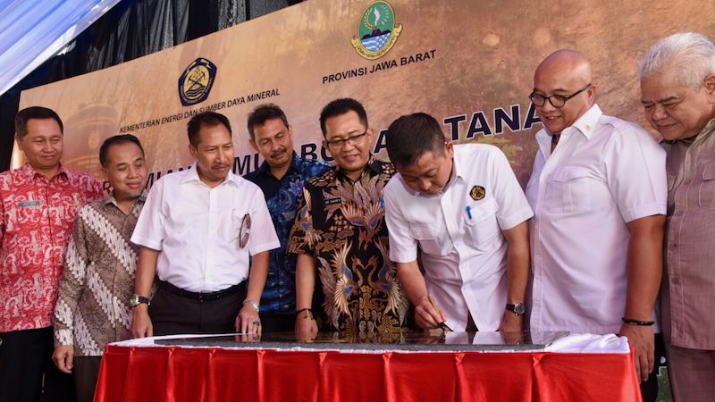 Menteri ESDM Resmikan 24 Unit Sarana Air Bersih Melalui Sumur Bor Di Jawa Barat