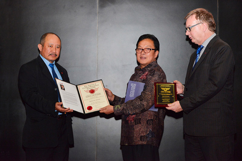 Menteri ESDM Terima Penghargaan Lifetime Achievement dari ICMA