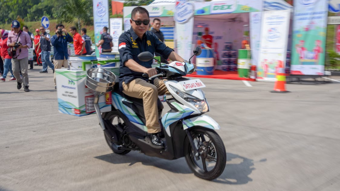 Menteri Jonan Jajal Motor Penjual BBM, Total 200 Motor Disiapkan di Jalur Mudik