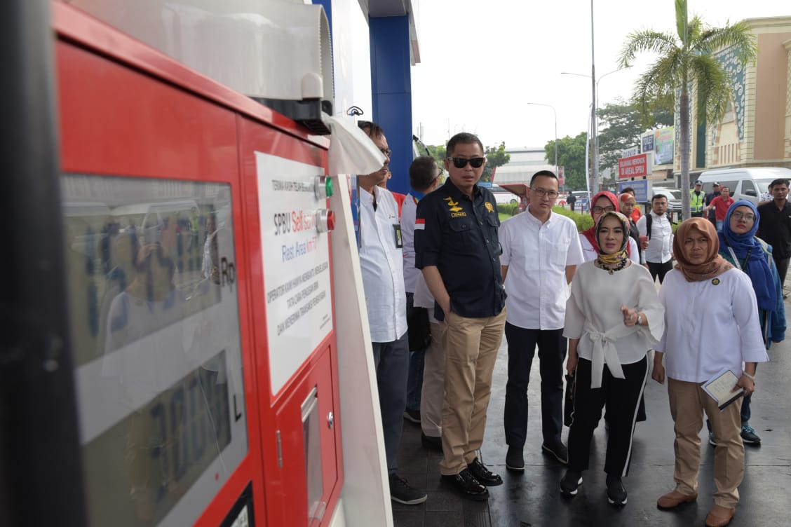 Menteri Jonan Pantau Langsung Pasokan BBM di Jalur Mudik