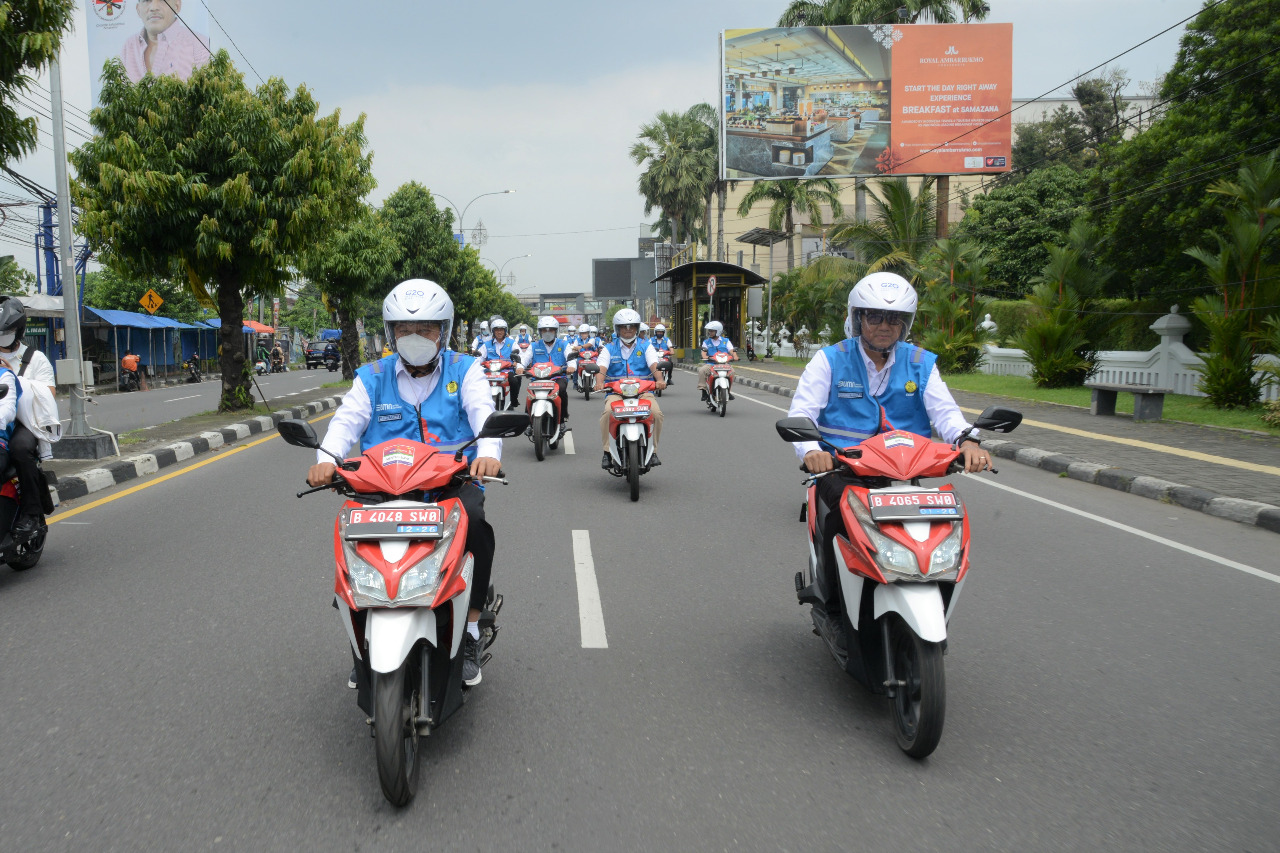 Meriahkan Sidang Transisi Energi G20, Menteri ESDM Pimpin Parade Motor Listrik