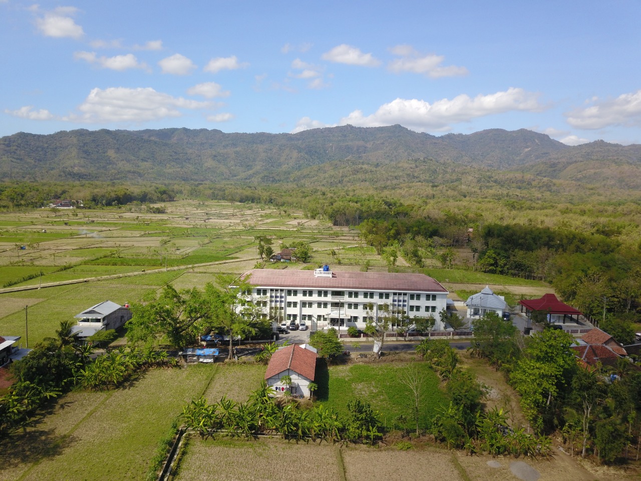 Merunut Jejak Singkapan Geologi di Kampus Bayat